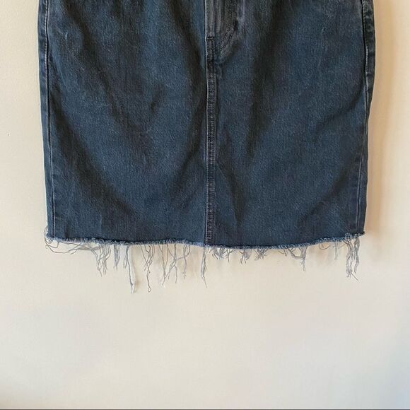Levi’s-Ribcage Mini Skirt in a Washed Black with Raw Hem - Picture 5 of 13